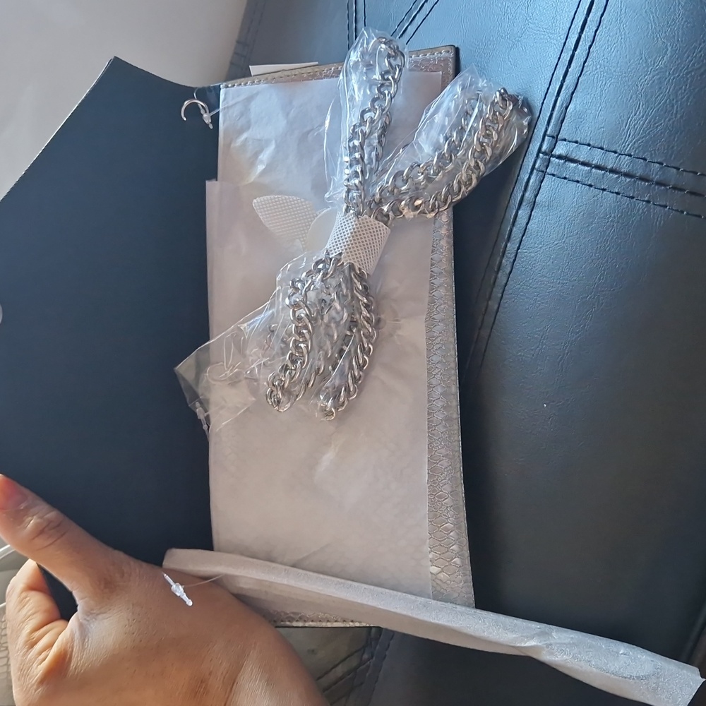 Aldo Elegant Silver Stiletto Heels With Matching Clutch. - Picture 9 of 15